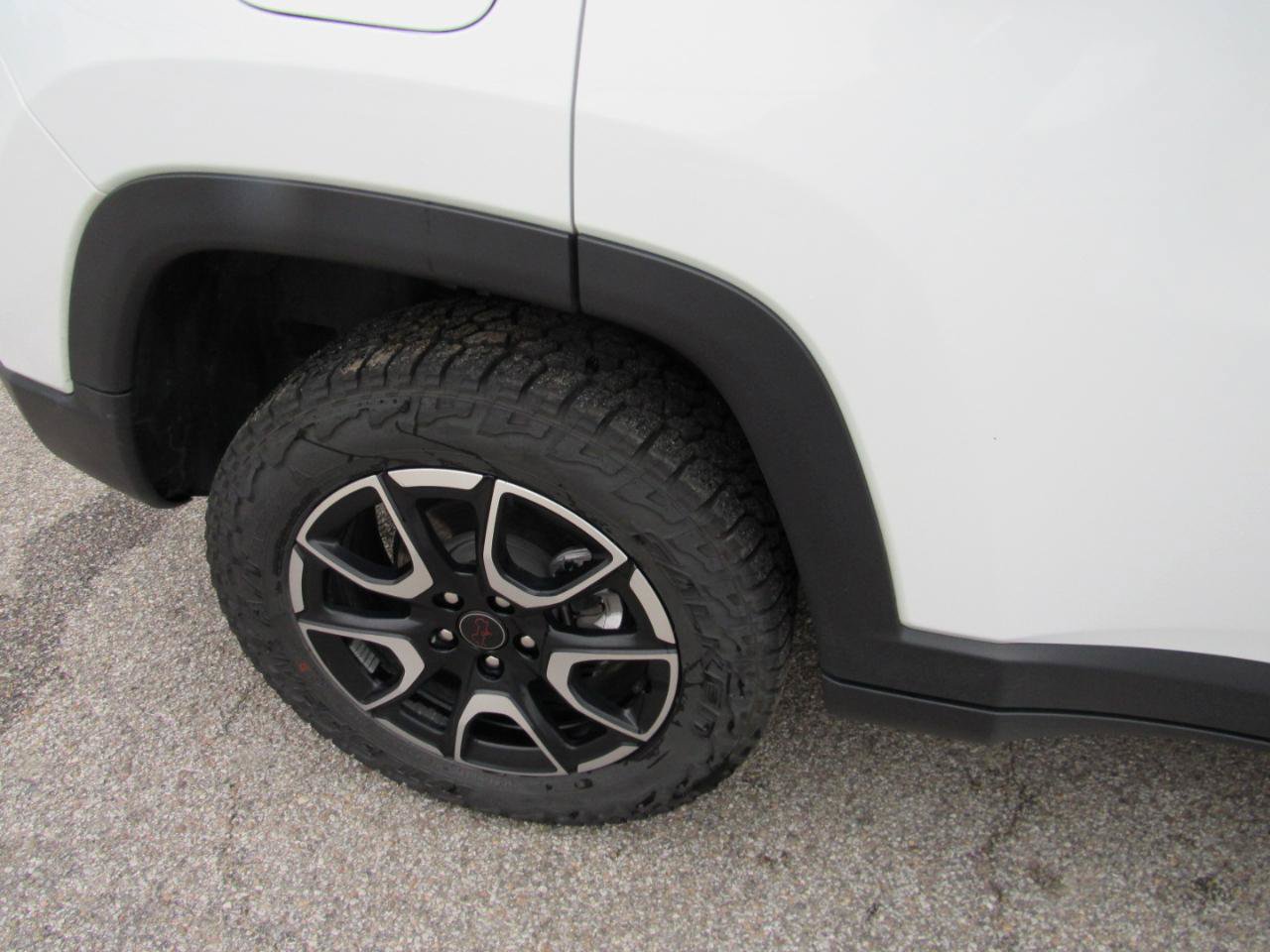 Used 2026 Jeep Compass Trailhawk AWD/4WD image 4