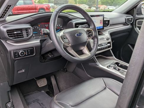 Used 2024 Ford Explorer XLT w/ Equipment Group 202A AWD/4WD image 9