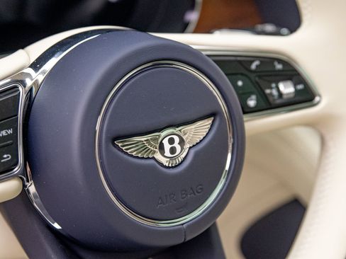 New 2025 Bentley Bentayga image 13