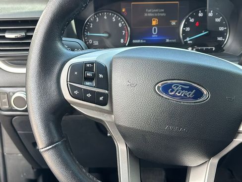 Used 2022 Ford Explorer XLT AWD/4WD image 17