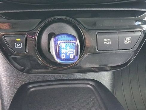 Used 2020 Toyota Prius LE AWD/4WD image 31