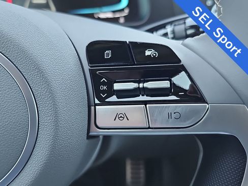 Used 2025 Hyundai Elantra Sport FWD image 25