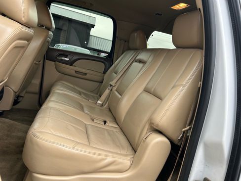 Used 2011 Chevrolet Suburban LT image 15