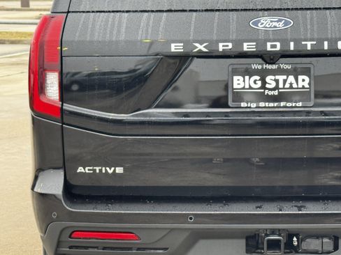 New 2026 Ford Expedition Active image 11