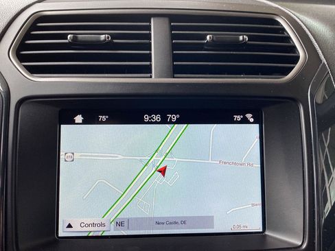 Used 2018 Ford Explorer XLT w/ Equipment Group 202A AWD/4WD image 33