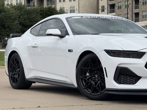 Used 2025 Ford Mustang GT Premium RWD image 3