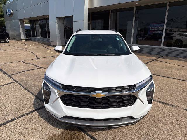 Used 2026 Chevrolet Trax LT w/ LT Convenience Package FWD image 2