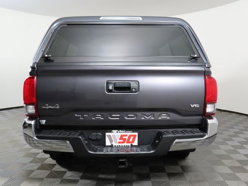 Used 2018 Toyota Tacoma SR5 image 36