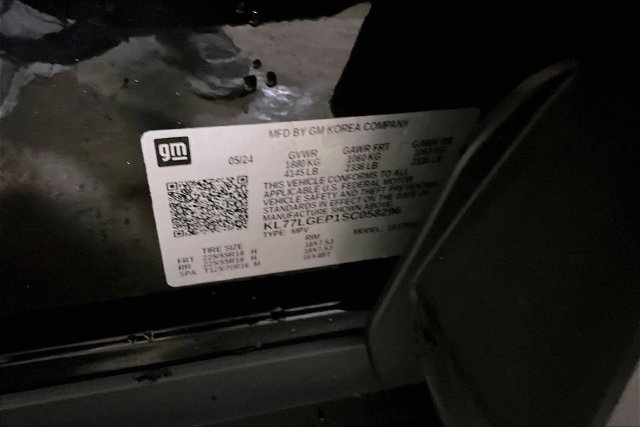Used 2025 Chevrolet Trax RS FWD image 32