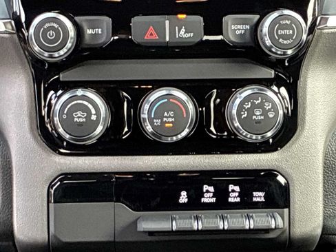 New 2026 RAM 1500 Express AWD/4WD image 16
