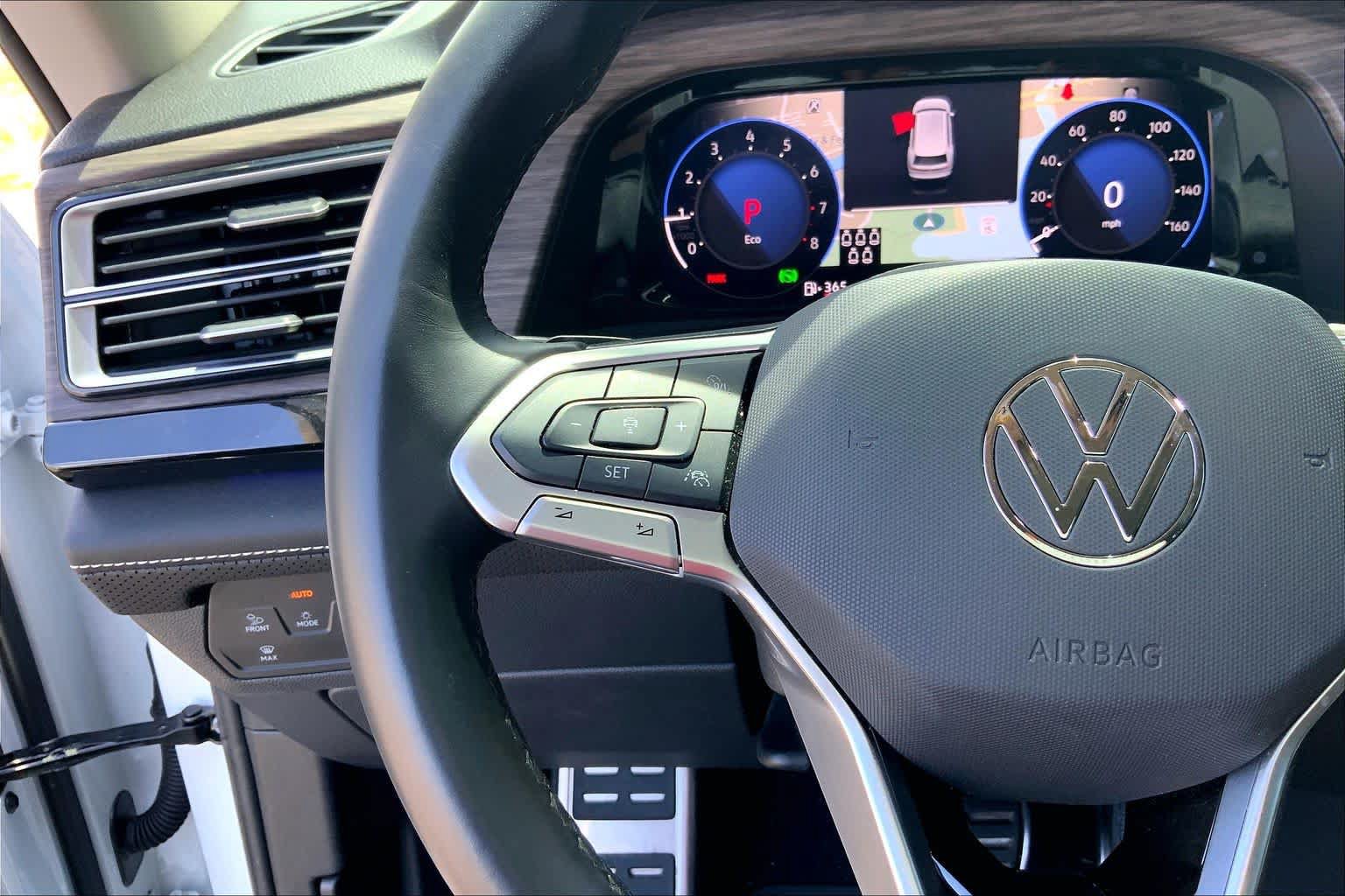 Used 2025 Volkswagen Atlas SEL Premium R-Line AWD/4WD image 24