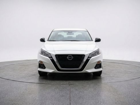 Used 2025 Nissan Altima 2.5 SV FWD image 2