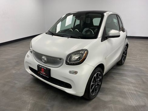Used 2016 smart fortwo passion image 2