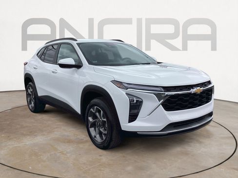 Used 2025 Chevrolet Trax LT image 5