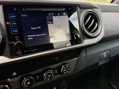 Used 2019 Toyota Tacoma TRD Off-Road w/ Technology Package AWD/4WD image 4