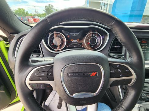 Used 2015 Dodge Challenger R/T Scat Pack w/ Leather Interior Group RWD image 16