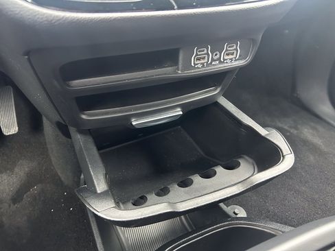 Used 2025 Chrysler Pacifica Select image 25