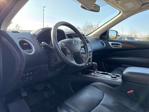 Used 2019 Nissan Pathfinder Platinum image 9