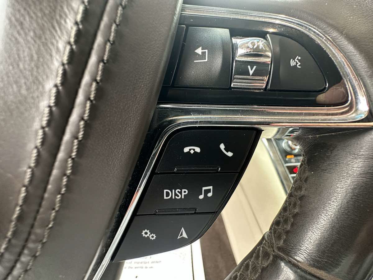 Used 2017 Lincoln Continental Select FWD image 14