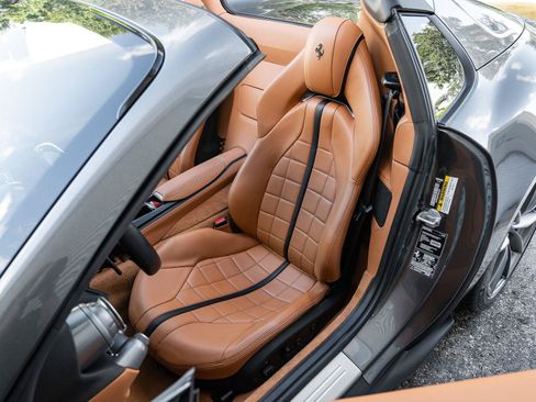 Used 2022 Ferrari 812 GTS RWD image 4