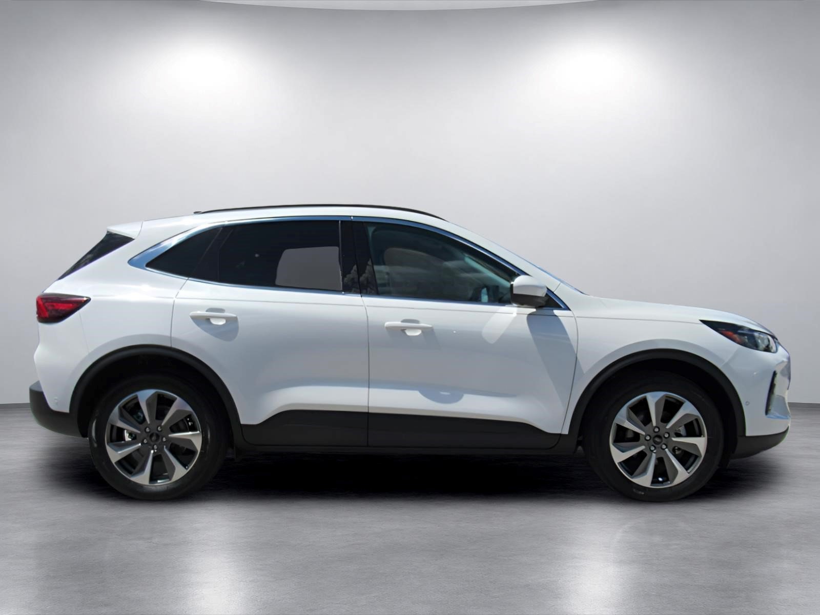 Used 2023 Ford Escape Platinum w/ Premium Technology Package AWD/4WD image 2
