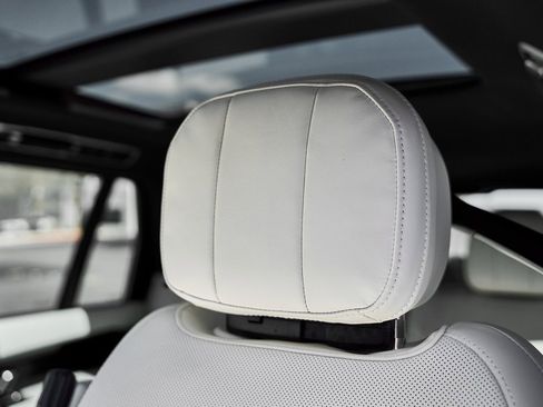 Used 2026 Land Rover Range Rover Long Wheelbase SE image 47