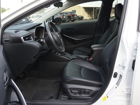 Used 2022 Toyota Corolla LE w/ Premium Interior Package FWD image 9