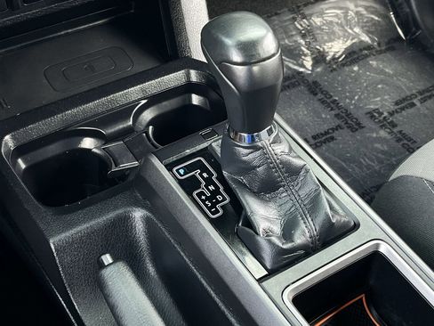 Used 2021 Toyota Tacoma TRD Off-Road w/ Technology Package image 17