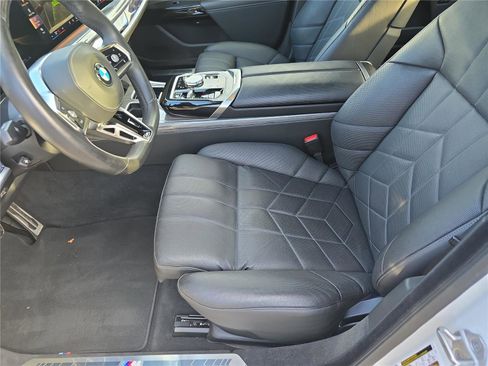 Used 2024 BMW 740i image 22