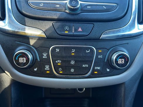 Used 2022 Chevrolet Equinox LT w/ Driver Convenience Package image 15