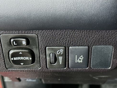 Used 2018 Toyota RAV4 XLE image 17