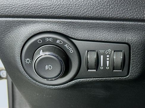 Used 2018 Jeep Compass Latitude w/ Popular Equipment Group AWD/4WD image 16