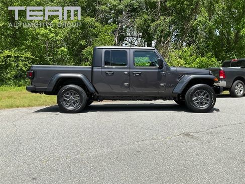 New 2025 Jeep Gladiator Sport image 29