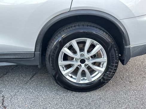 Used 2017 Nissan Rogue SV w/ SV Premium Package image 20