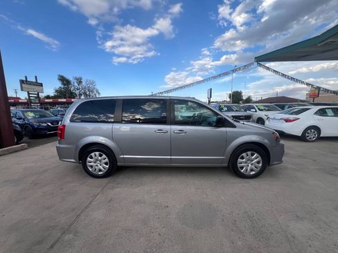 Used 2018 Dodge Grand Caravan SE w/ UConnect Hands-Free Group FWD image 19