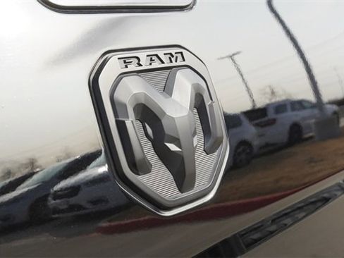 Used 2024 RAM 2500 Limited image 12