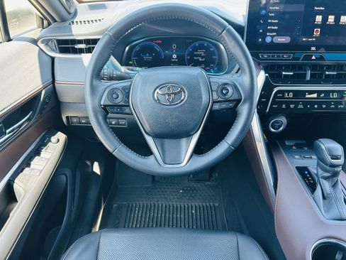 Used 2023 Toyota Venza Limited AWD/4WD image 15