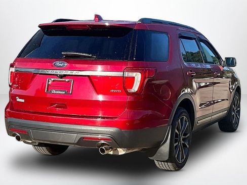 Used 2017 Ford Explorer XLT w/ XLT Technology Feature Bundle AWD/4WD image 5