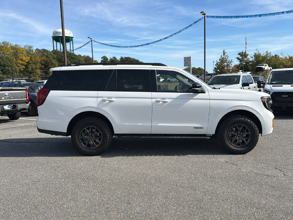 Used 2025 Ford Expedition Tremor AWD/4WD image 8