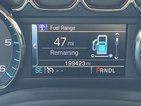 Used 2017 Chevrolet Suburban LT RWD image 28