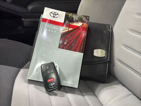 Used 2024 Toyota Tacoma TRD Sport image 32