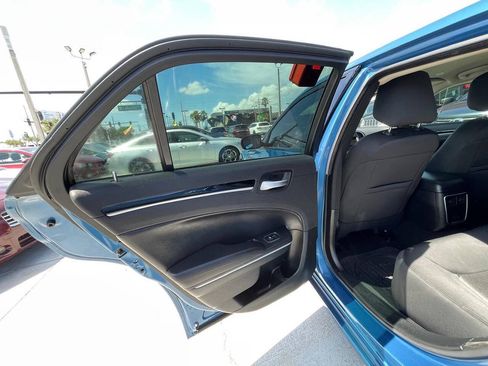 Used 2023 Chrysler 300 Touring w/ Sport Appearance Package RWD image 9