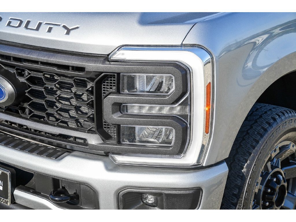 Used 2023 Ford F250 Lariat w/ Sport Appearance Package AWD/4WD image 10