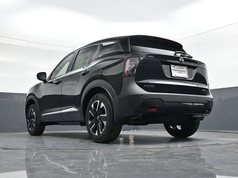 Certified 2025 Nissan Kicks SV image 32