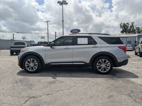 Used 2023 Ford Explorer XLT w/ Equipment Group 202A RWD image 7