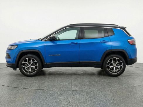 Used 2025 Jeep Compass Limited image 5