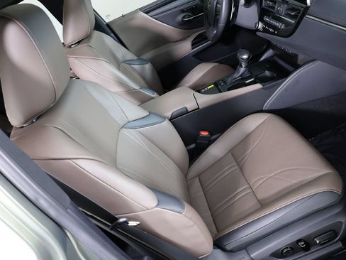 Used 2024 Lexus ES 300h Ultra Luxury w/ Accessory Package (Z2) FWD image 41