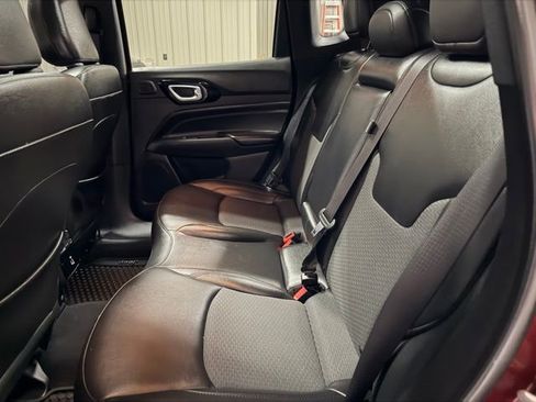 Used 2022 Jeep Compass Altitude w/ Sun and Sound Group image 18