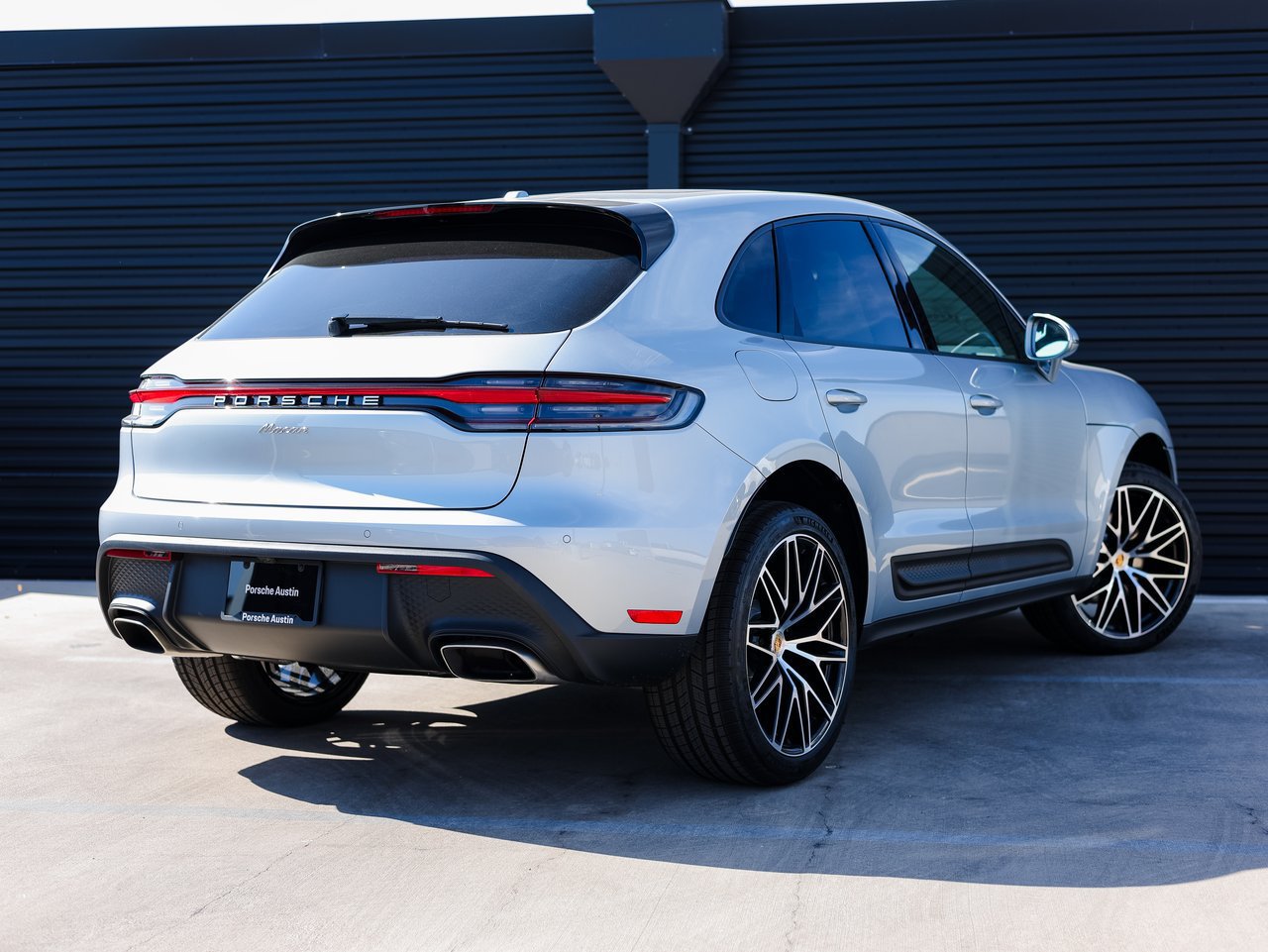 Certified 2026 Porsche Macan AWD/4WD image 7