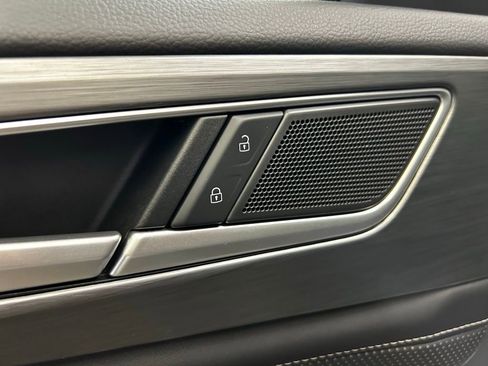 Used 2024 Volkswagen Atlas Cross Sport SE FWD image 35